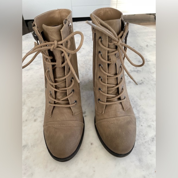 Madden Girl Combat bootie size 9.5 - Picture 2 of 4